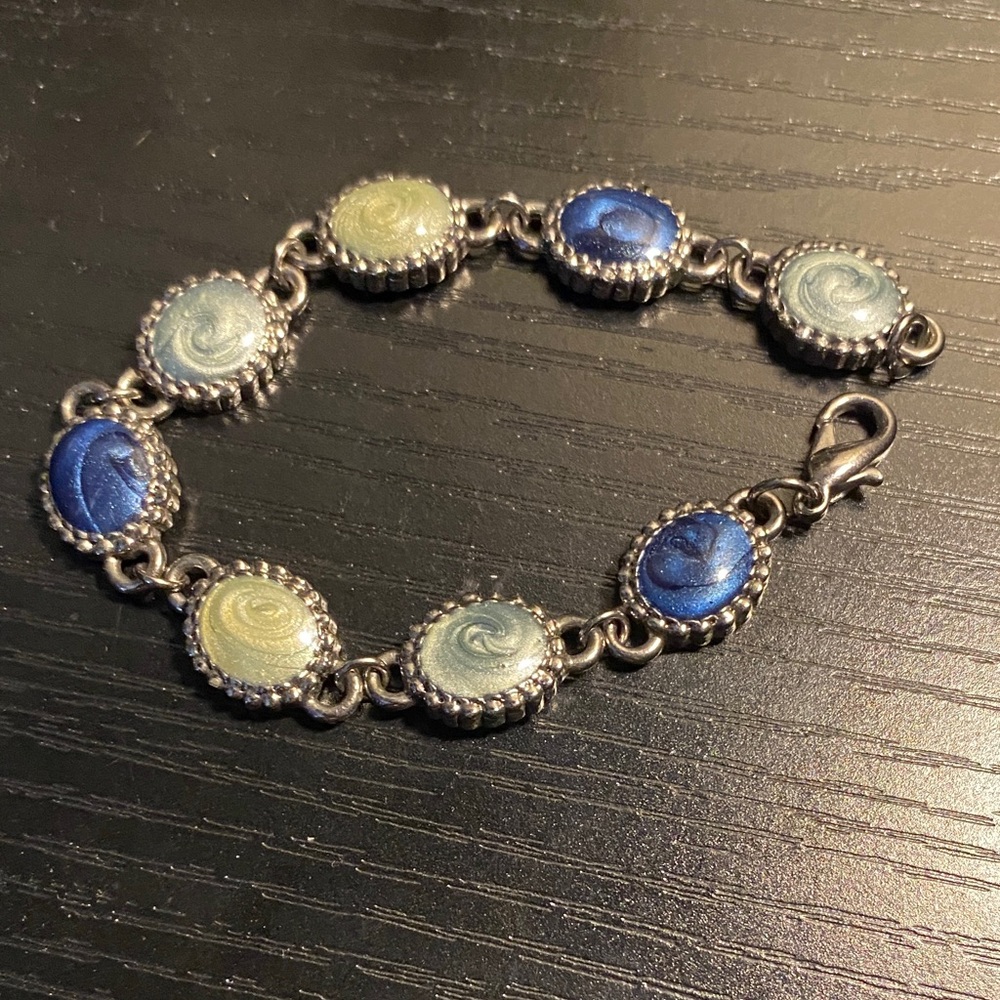Elegant Blue and Silver Bracelet